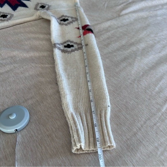 American Eagle Outfitters Beige and Burgundy Geometric Sweater - Picture 7 of 8